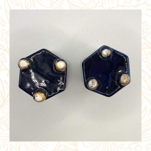 Antique Pair Unmarked Footed Porcelain Cobalt and Floral Bud Vases - Picture 6 of 6